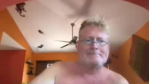Snapshot of tomascausa chatting on 07.31.26 Hola online show from 07.31.26