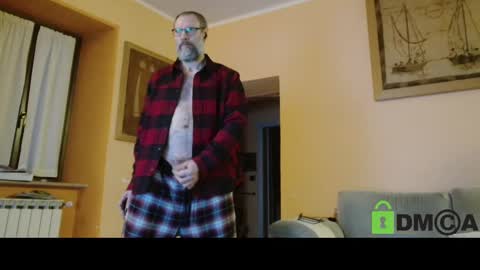 Snapshot of tomasmilian77 chatting on 12.15.24 Tomas Milian online show from 12.15.24