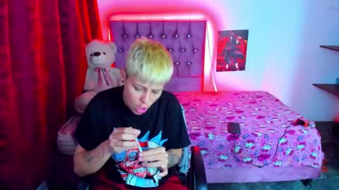Snapshot of tomboygirl69 chatting on 12.22.24 tomboygirl69 online show from 12.22.24