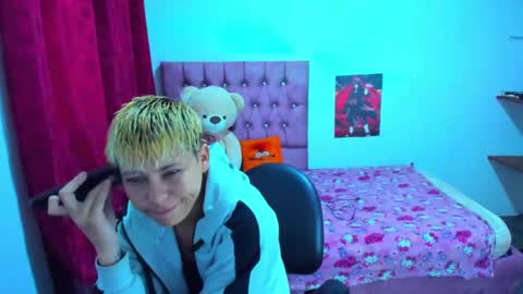 Snapshot of tomboygirl69 chatting on 01.04.25 tomboygirl69 online show from 01.04.25