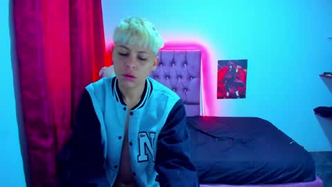 Snapshot of tomboygirl69 chatting on 01.25.25 tomboygirl69 online show from 01.25.25