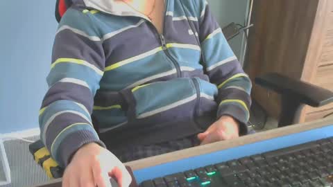 Snapshot of tomin3m chatting on 03.02.25 tomin3m online show from 03.02.25