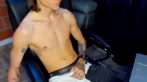 Snapshot of tommy_slater chatting on 12.13.24 Tommy Slater online show from 12.13.24