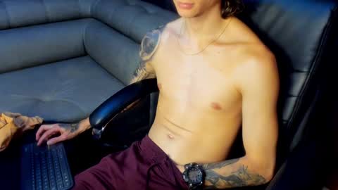 Snapshot of tommy_slater chatting on 01.07.25 Tommy Slater online show from 01.07.25