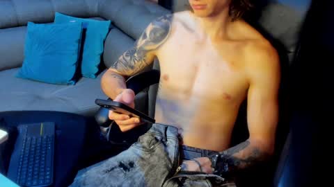 Snapshot of tommy_slater chatting on 01.28.25 Tommy Slater online show from 01.28.25