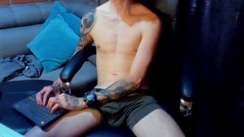 Snapshot of tommy_slater chatting on 01.29.25 Tommy Slater online show from 01.29.25