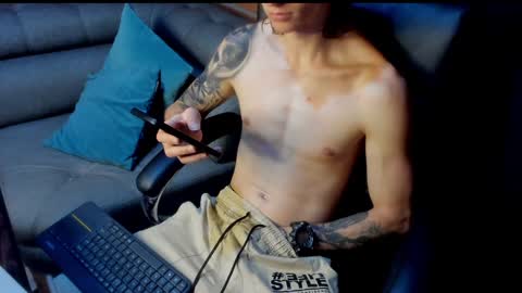 Snapshot of tommy_slater chatting on 02.05.25 Tommy Slater online show from 02.05.25