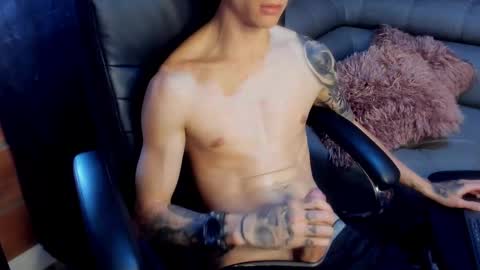 Snapshot of tommy_slater chatting on 02.10.25 Tommy Slater online show from 02.10.25