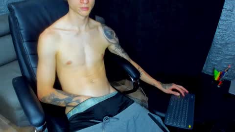 Snapshot of tommy_slater chatting on 03.04.25 Tommy Slater online show from 03.04.25