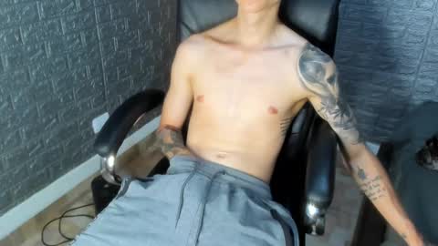 Snapshot of tommy_slater chatting on 10.07.25 Tommy Slater online show from 10.07.25