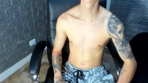 Snapshot of tommy_slater chatting on 10.26.25 Tommy Slater online show from 10.26.25