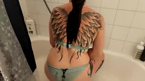 Snapshot of tommybones4l93 chatting on 11.28.25 tommybones4l93 online show from 11.28.25