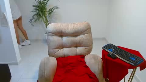 tomy337271 online show from 12.04.25