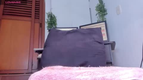 Snapshot of ton_amourrx chatting on 03.25.26 lady blue online show from 03.25.26