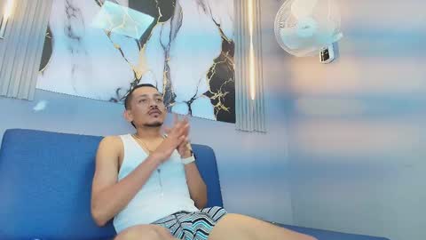 Snapshot of tony_kurt chatting on 12.01.25 TONY online show from 12.01.25