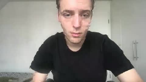 Snapshot of toohottobetrue21 chatting on 10.31.25 Max online show from 10.31.25