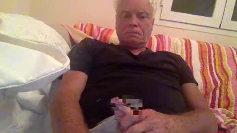 Snapshot of topsurgeon2025 chatting on 10.21.25 topsurgeon2025 online show from 10.21.25