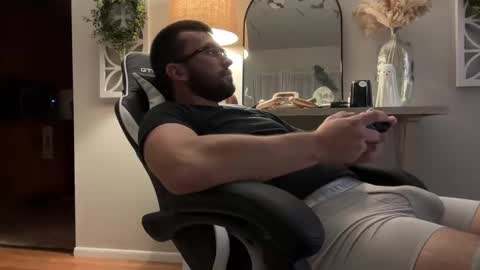 Snapshot of toptickler00 chatting on 10.27.25 rookie here need tips followers online show from 10.27.25