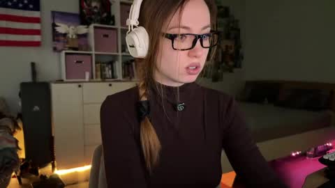 Lina  Next stream January 4  11am UTC 0 online show from 04.01.26