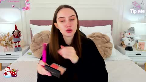 Snapshot of torisonn chatting on 12.14.25 Tori online show from 12.14.25