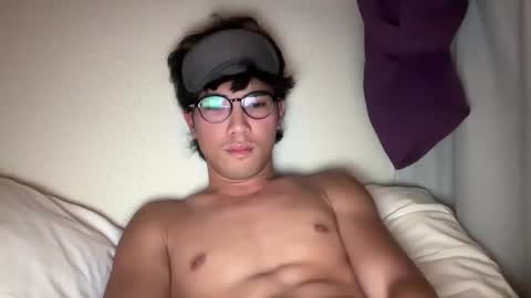 Snapshot of toshikaro0 chatting on 11.21.25 Karo online show from 11.21.25