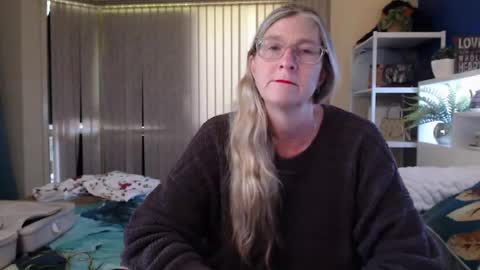 Snapshot of total_aussie_milfs chatting on 07.15.26 Milly online show from 07.15.26
