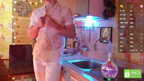 Snapshot of touch_of_eros chatting on 12.04.24 Paul online show from 12.04.24