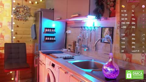 Snapshot of touch_of_eros chatting on 12.06.24 Paul online show from 12.06.24