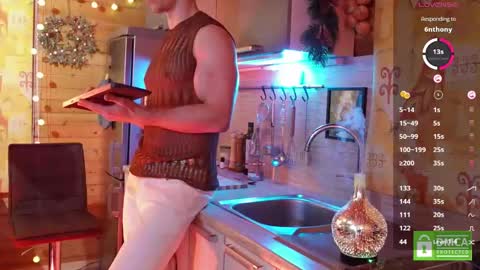 Snapshot of touch_of_eros chatting on 12.07.24 Paul online show from 12.07.24