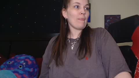 Snapshot of toxiclilly chatting on 11.08.25 Lilly Miss Mistress Goddess Maam Queen Boss online show from 11.08.25