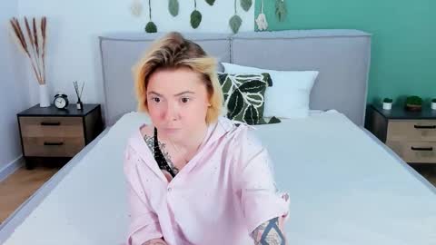 tracycurtis online show from 10.08.25