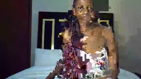 Snapshot of tracyvibes chatting on 10.26.25 Flavia online show from 10.26.25