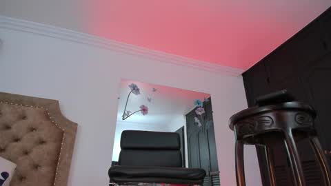 Juliana Giiraldo  online show from 10.17.25