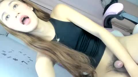 Snapshot of transbigcockrhian chatting on 01.08.25 Rhiane online show from 01.08.25