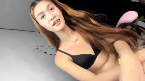 Snapshot of transbigcockrhian chatting on 02.23.25 Rhiane online show from 02.23.25