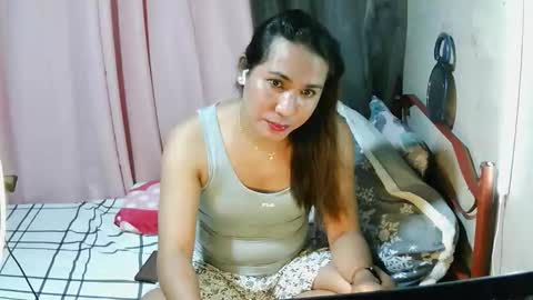 transhottie28 online show from 11.21.25