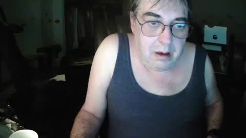 Snapshot of transmtfhello chatting on 01.07.25 Peter online show from 01.07.25