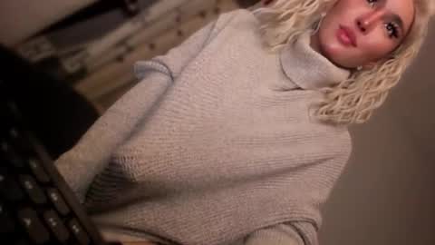 Snapshot of transnextdoor_ chatting on 11.02.25 ALMIGHTY GODDESS VALENTINA online show from 11.02.25