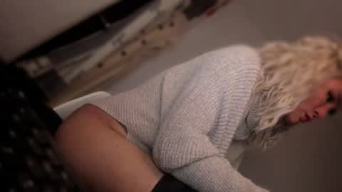 Snapshot of transnextdoor_ chatting on 11.04.25 ALMIGHTY GODDESS VALENTINA online show from 11.04.25