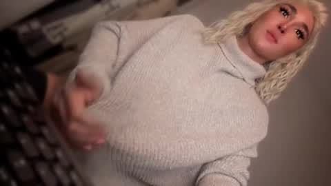 Snapshot of transnextdoor_ chatting on 11.09.25 ALMIGHTY GODDESS VALENTINA online show from 11.09.25