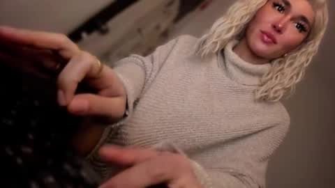 Snapshot of transnextdoor_ chatting on 11.17.25 ALMIGHTY GODDESS VALENTINA online show from 11.17.25