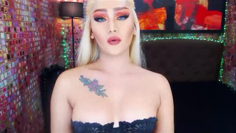 Snapshot of transplayfullolivia chatting on 02.18.25 KYLIE BELLA  TS online show from 02.18.25