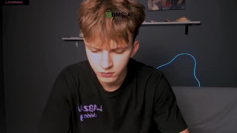 Snapshot of travis_wolf_ chatting on 09.09.25 Travis online show from 09.09.25