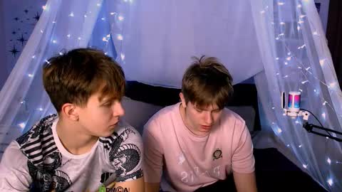 Snapshot of travis_wolf_ chatting on 10.01.25 Travis online show from 10.01.25