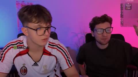 Travis online show from 12.20.25