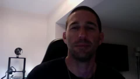 Snapshot of traviskenn chatting on 03.10.25 TravisKenn online show from 03.10.25