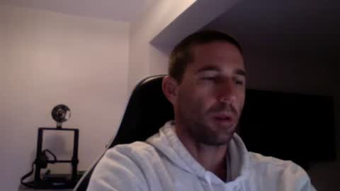 Snapshot of traviskenn chatting on 03.11.25 TravisKenn online show from 03.11.25