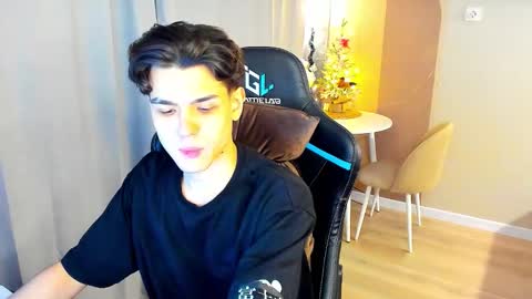 Snapshot of travisrivas chatting on 12.16.25 travisrivas online show from 12.16.25