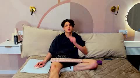 Snapshot of travisrivas chatting on 02.18.26 travisrivas online show from 02.18.26