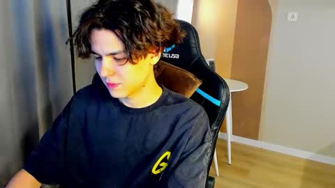 Snapshot of travisrivas chatting on 02.28.26 travisrivas online show from 02.28.26